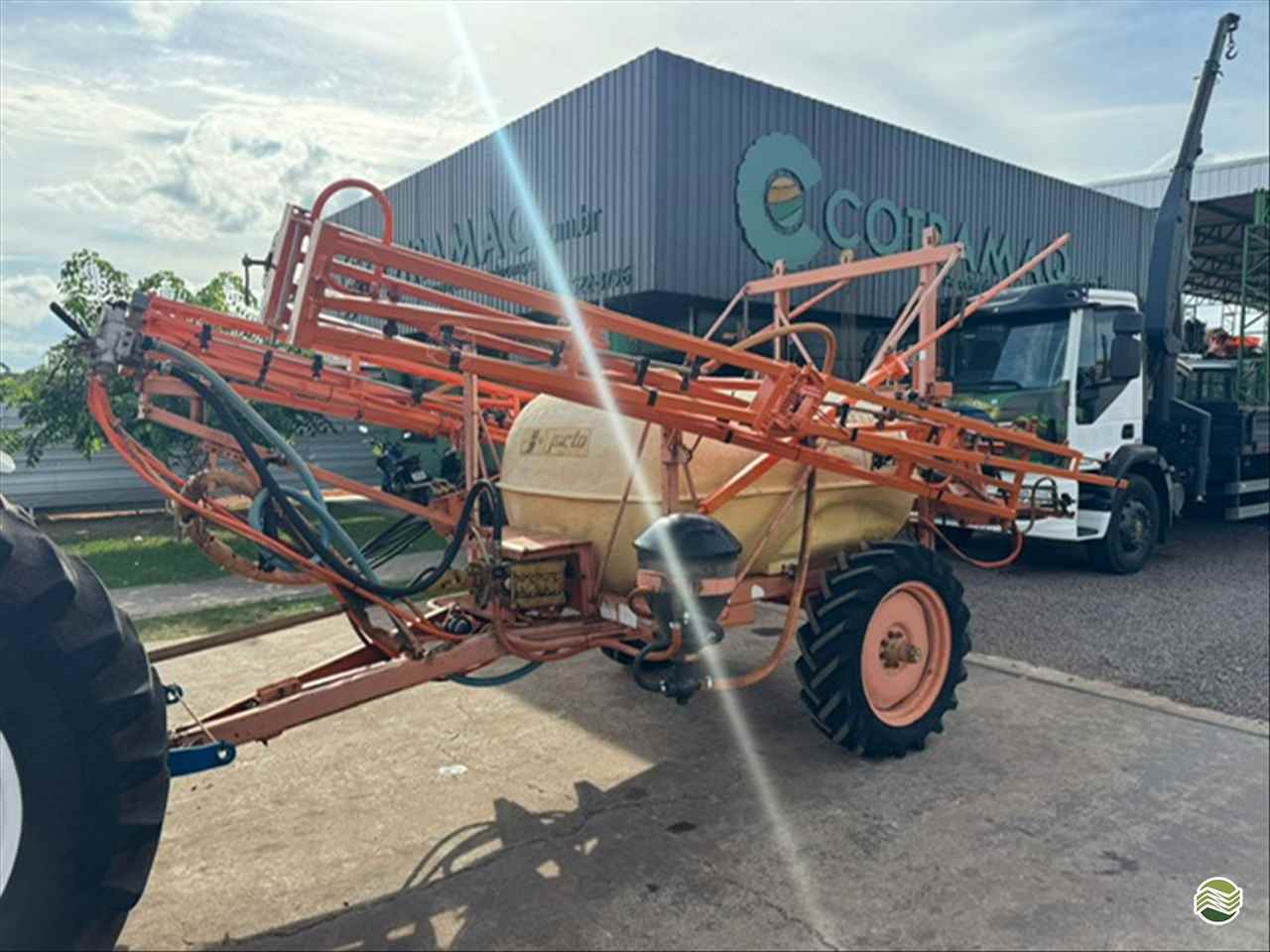 PULVERIZADOR JACTO COLUMBIA CROSS Arrasto Cotramaq Tratores GOIOERE PARANÁ PR